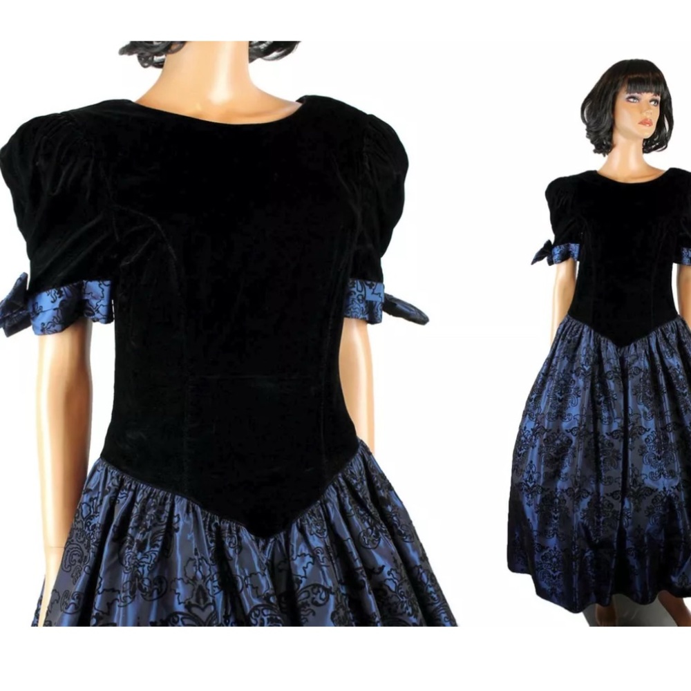 Vintage 80s special times by patty O’neil renaissance blue and black velvet